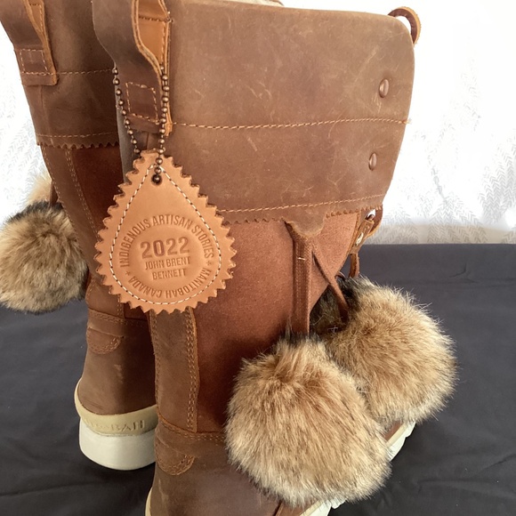 Manitobah Mukluks size 7 - Picture 4 of 4